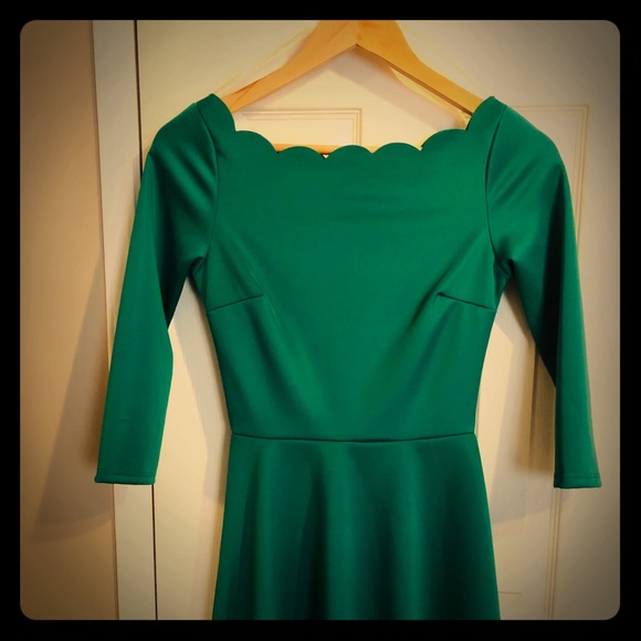 Charlotte Russe Dresses & Skirts - Party / cocktail Green Scalloped Dress